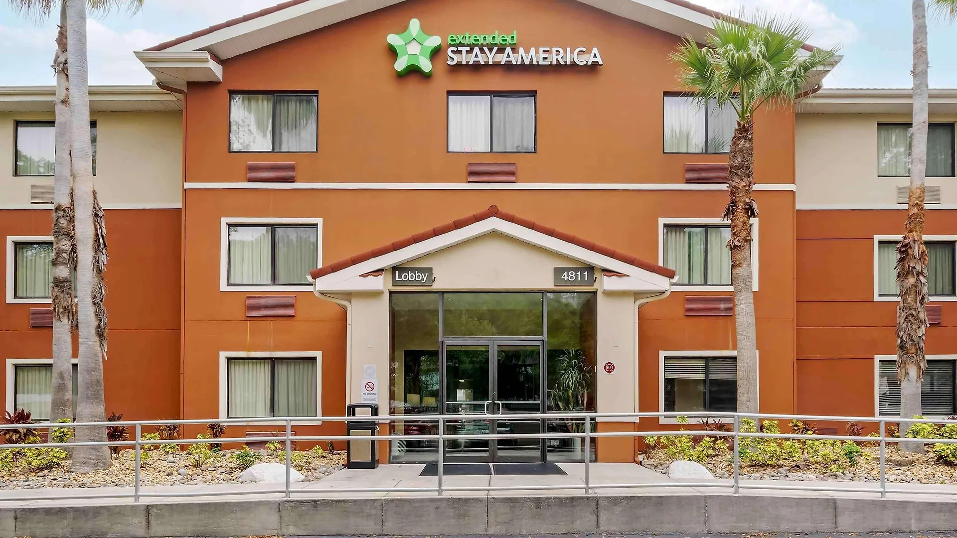 2 Hotels Near Downtown Tampa That Deliver Real Value